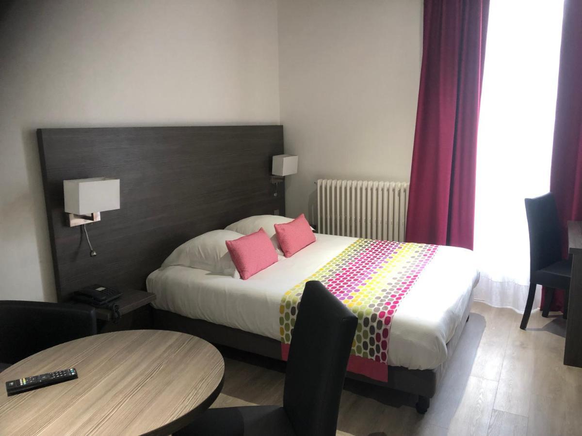Hotel Montespan Bourbon-lʼArchambault Екстериор снимка