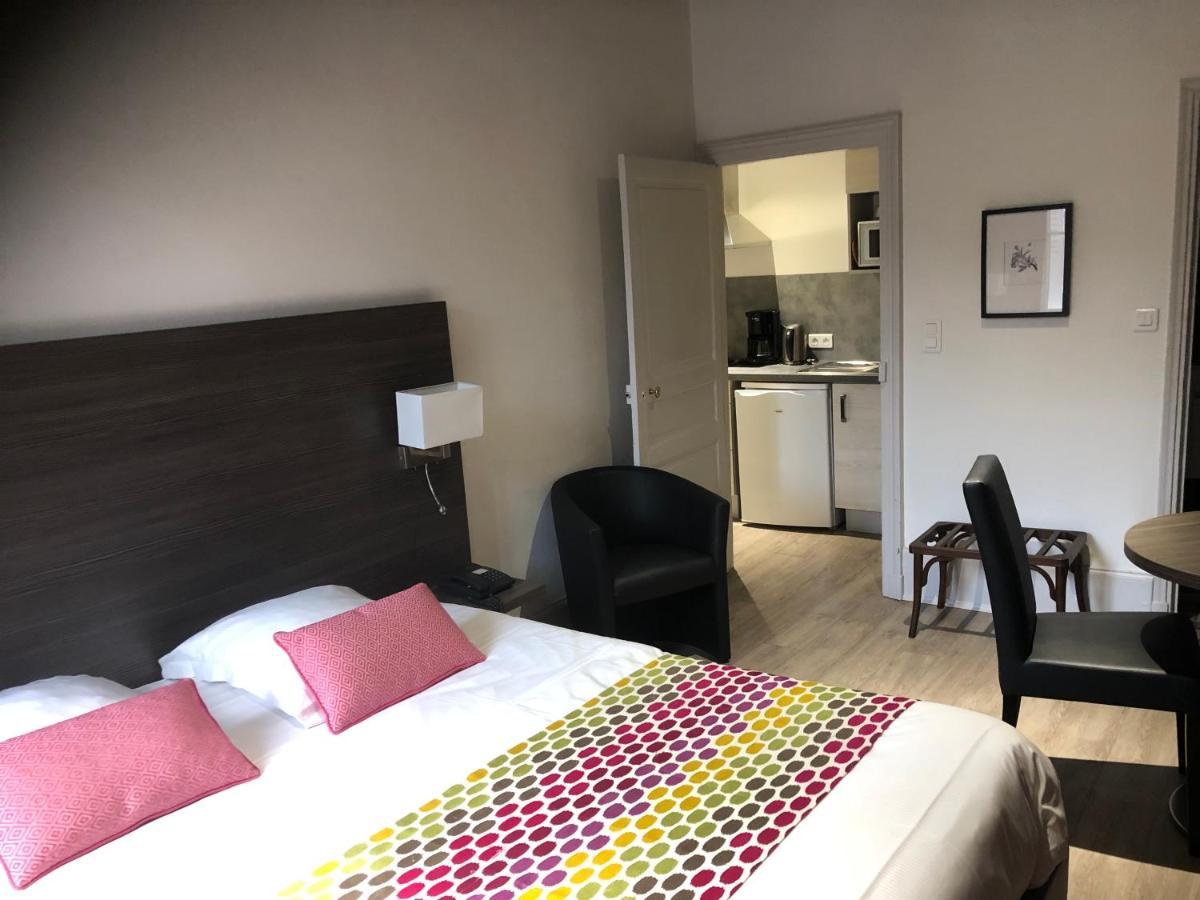 Hotel Montespan Bourbon-lʼArchambault Екстериор снимка